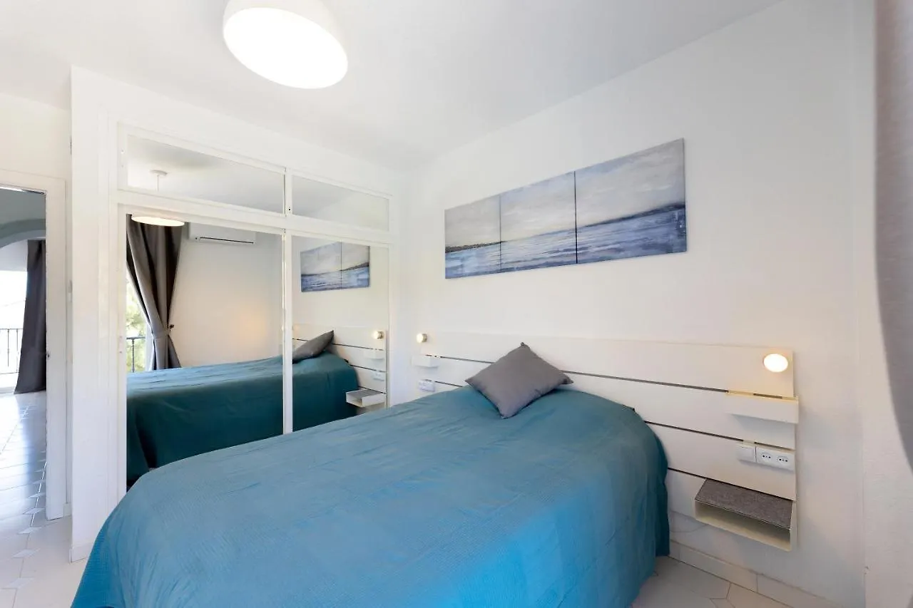 Spacious 2-Bedroom Apartment With Free Parking Sitio de Calahonda