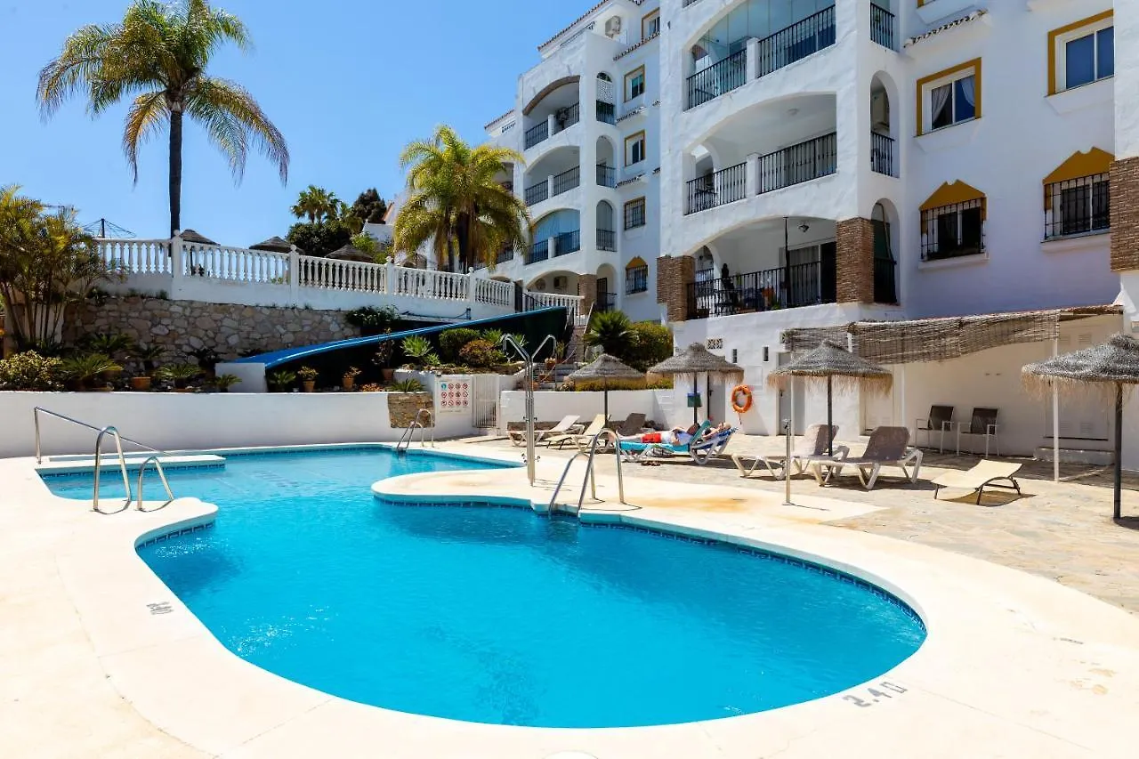 Spacious 2-Bedroom Apartment With Free Parking Sitio de Calahonda
